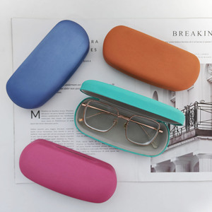 Estuche minimalista para gafas de color caramelo, diseño rectangular sólido con tapa abatible, material metálico, portátil para gafas, azul, rosa, rojo, naranja - Product Image 1