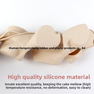 Moule en silicone réutilisable en forme de cœur à six cavités, qualité alimentaire, résistant au four, pour gâteaux, mousses et desserts créatifs - Collection 2024 DIY - Product Image 3