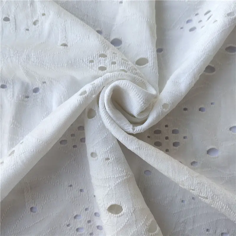 Içi boş delik beyaz deldi dantel çiçek işlemeli kumaş polyester spandex jakarlı örgü kumaş gömlek elbise ev tekstili