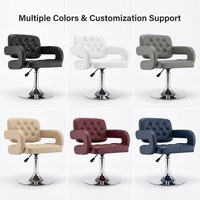 Tabourets de comptoir Chesterfield classiques et élégants en cuir avec base métallique pivotante et réglage à gaz pour l'ameublement commercial, les clubs et les salles à manger