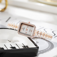 Montre OUKI vintage à maillons de perles pour femme avec petit cadran en nacre – Design inspiré, quartz diamanté