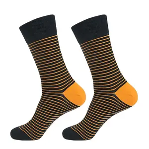 OEM individuelles Design Socken glückliche Mode Damen Streifenkleid Socken Baumwolle OEM-Socken