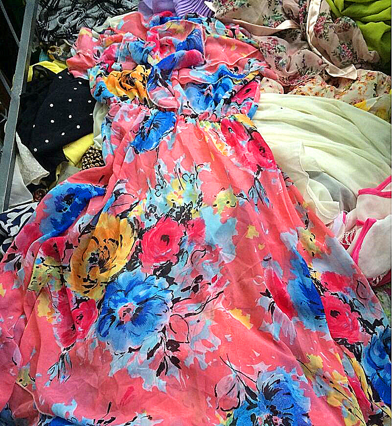 Factory Wholesale Second Hand Summer Clothes Used Ladies Silk Dress Women Clothing
