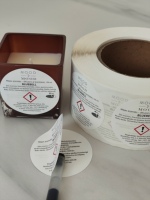 Autocollant de logo multicouche personnalisé adhésif étiquettes de révélation de pelage en vinyle expansé