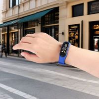 Nouvelle Montre LED Numérique Tendance 2026, Motif Arc-en-ciel Créatif, Boîtier Ovale Résistant à l'Eau, Unisexe, pour Couples et Enfants