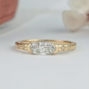 Bijoux de mode chics East West Old Mine Moval Cut Half Bezel Accent Ring Lab Grown Diamond Ring of Wedding Engagement - Product Image 1