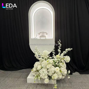 LEDA Vente Chaude Téléphone Personnalisé avec Bande Lumineuse Blanche Support de Téléphone de Scène de Mariage Toile de Fond pour la Décoration d'Événements de Mariage - Product Image 1