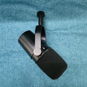 Venta al por mayor de fábrica: Micrófono dinámico MV7 para podcast con salida dual XLR USB, exportación a granel para distribuidores de equipos de audio - Product Image 2