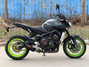 Motocicleta <span class=keywords><strong>Yamaha</strong></span> MT09 de 890cc, Tres Cilindros en Línea, Refrigeración Líquida, Inyección Electrónica, Frenos ABS, 6 Velocidades, Alta Potencia, Estilo Hyper Naked - Product Image 4