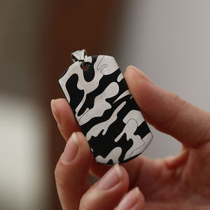 Yiwu Aceon <span class=keywords><strong>Tag</strong></span> anjing tekstur ukir <span class=keywords><strong>Camo</strong></span> persegi panjang pria ukuran standar ganda perak hitam baja tahan karat - Product Image 4