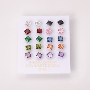 Pendientes de Acero Inoxidable al por Mayor, Resistentes al Agua, con Baño PVD de 18K, Pequeños, Cuadrados, con Circonitas de Colores, Modernos y Antideslustre - Product Image 1