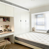 Lit en tatami sur mesure, design épuré, sûr et bien rangé