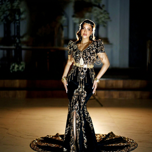 Robe de mariée traditionnelle Fergani noire brodée or pour femme, longueur ras du sol, coupe régulière, extensible, en crêpe banane/velours absorbant l'humidité - Product Image 1