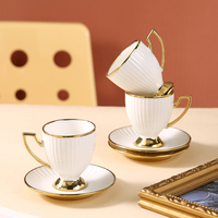 Tasse à café latte unique de boisson haut de gamme, tasse en porcelaine américaine et soucoupe en or
