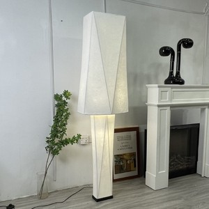 Lámpara de Pie Poligonal Minimalista con Fuente de Luz LED para Hogar, Sala de Estar, Hotel, Villa, Diseño Artístico y Creativo - Product Image 3