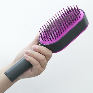 <span class=keywords><strong>Brosse</strong></span> <span class=keywords><strong>à</strong></span> <span class=keywords><strong>cheveux</strong></span> autonettoyante personnalisée pour femmes, <span class=keywords><strong>brosse</strong></span> <span class=keywords><strong>à</strong></span> <span class=keywords><strong>cheveux</strong></span> antistatique pour le massage du cuir chevelu avec perte de <span class=keywords><strong>cheveux</strong></span> et airbag, vente en gros - Product Image 1
