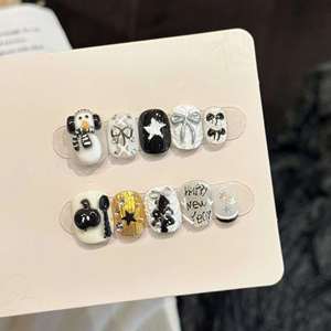 <span class=keywords><strong>Uñas</strong></span> Navideñas <span class=keywords><strong>de</strong></span> Invierno Marrones, <span class=keywords><strong>Uñas</strong></span> Postizas Acrílicas Reutilizables Hechas a Mano con Diseño 3D <span class=keywords><strong>de</strong></span> Gatito y Lazo Caramelo para Año Nuevo - Product Image 1