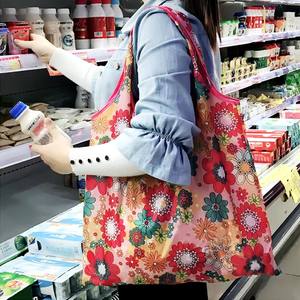 Bolsos de compras plegables portátiles de moda para mujer de gran capacidad con impresiones de logotipo personalizado ecológico para viajes y uso de regalos - Product Image 1