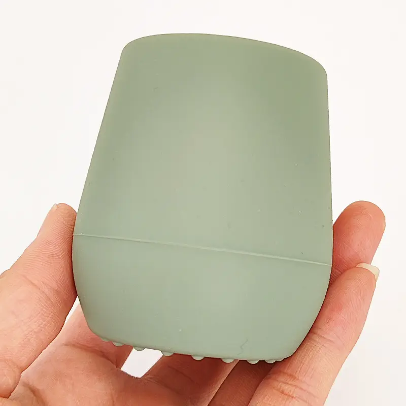 Vente chaude anti-dérapant sûr Silicone bébé tasse d'entraînement sans BPA petite petite tasse d'entraînement à boire pour les nourrissons tout-petits