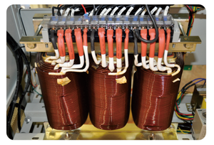 Stabilisateurs <span class=keywords><strong>de</strong></span> <span class=keywords><strong>tension</strong></span> automatiques triphasés ZHONGSHAN <span class=keywords><strong>KEBO</strong></span> série PST3 500KVA, type TRIAC/THYRISTOR, en cuivre, avec écran tactile - Product Image 2