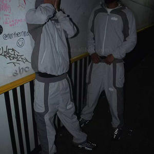 <span class=keywords><strong>Tuta</strong></span> da Jogging Personalizzata in Due Pezzi, Completo Sportivo in Nylon Leggero con Giacca con Zip e Felpa con Cappuccio Antivento per Uomo - Product Image 3