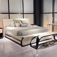 Italienisches Luxus-Sofa aus Echtem Leder mit Oberflächenleder aus Rindsleder und Kiefernholzbeinen für das Wohnzimmer