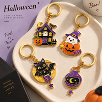 Porte-clés émaillé personnalisé pour Halloween, design mignon chauve-souris, lune, livre magique, étoile, doré, OEM, vente en gros, fabricant de porte-clés en vrac