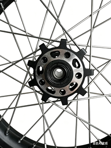 Set di Ruote Supermoto da 17'' per Talaria Komodo |   2.5x17 Anteriore + 3.5x17 Posteriore con Pneumatici <span class=keywords><strong>80</strong></span>/90-14 100/<span class=keywords><strong>80</strong></span>-17 - Product Image 6