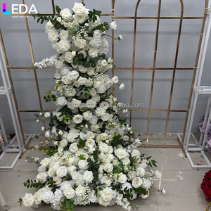 Decoración para Eventos LEDA, Camino de Mesa Personalizado con Flores Blancas, Camino de Mesa con Rosas, Flores Largas Colgantes para Bodas - Product Image 1