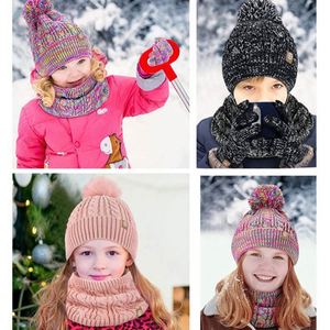 Ensembles de bonnets d'hiver en tricot avec pompon, écharpes et gants pour enfants, tailles garçons et filles, vente en gros - Product Image 3