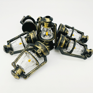 Lampe à pétrole miniature vintage en bronze vieilli, modèle rétro, avec cadre portable, pour maison de poupée, micro-paysage, ornement DIY, idéal pour les fêtes - Product Image 3