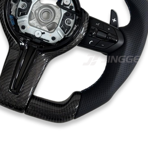 Volant chauffant à vibrations en fibre de carbone pour BMW Série F (F30 F10 F32 F20 F36 F22 M4 F82 X5 F15 F80 M3 E90 E70) - Product Image 3