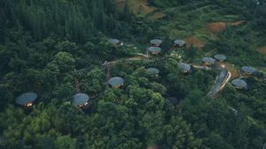 Forest Fusion Disposition panoramique Maison en <span class=keywords><strong>bois</strong></span> Serene Resort Retreat Immersive Forest Fusion Dwellings - Product Image 2