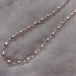 Collar de Perlas de Lino Precioso Blanco Plateado Versátil de Verano, Diseño Retro Artístico de Gota de Agua Irregular, Moderno y Elegante - Product Image 2