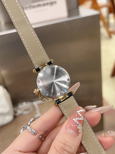 Reloj mecánico automático moderno y elegante, correa de cuero con estampado de cocodrilo negro, textura delicada, lectura de la hora clara - Product Image 5