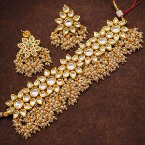 Conjunto de Joyería Nupcial Tradicional India de Cobre con Collar Étnico Kundan y Pendientes a Juego para Mujer - Product Image 1