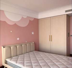 Armario de Dormitorio de Madera Maciza Personalizado con Paneles de Puerta Tallados, Compartimentos de Almacenamiento Ocultos y Percheros Extraíbles para Dormitorio - Product Image 2