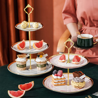 Europese Luxe Keramische Fruitschaal Met Drie Niveaus En Gouden Rand, Duurzaam Trouwblad Voor Afternoontea-Traktaties