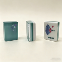 Tuiles de Mahjong américaines personnalisées en acrylique, modernes et luxueuses, à trois couches, avec motifs floraux et papillons naturels, et dos bleu transparent