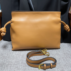 Bolso de mujer Bolsos de hombro cruzados de moda Bolsos de mensajero de cuero Pu para mujer Venta al por mayor Bolso de cuero con cordón personalizado - Product Image 1