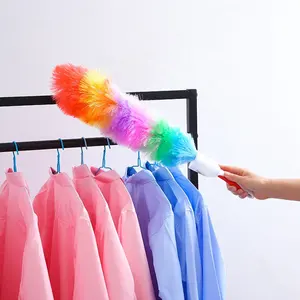 Espanador de penas de microfibra colorido arco-íris flexível com alça de plástico de borracha para limpeza doméstica