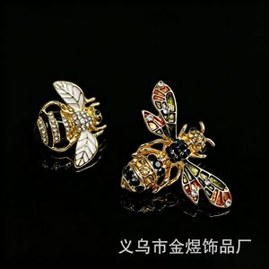Broche Abeille en Alliage de Zinc Yiwu, Sertie de Griffes, Épingle de Mode Unisexe, Cadeau - Product Image 1