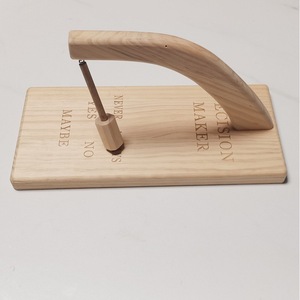 Décor de bureau minimaliste en bois : Pendule de décision en pin, accessoire pour la maison et le bureau, cadeau d'anniversaire - Product Image 3