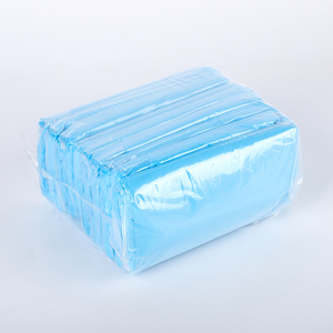 Robe jetable d'isolement de tablier jetable de CPE en plastique imperméable bleu de robe de CPE avec des douilles pour le docteur - Product Image 6