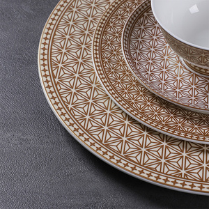 China Juego de vajilla Bone China Plato de cena <span class=keywords><strong>Proveedores</strong></span> de vajilla de porcelana Venta al por mayor Juego de cuencos y platos Juego de cena de hotel personalizado - Product Image 2