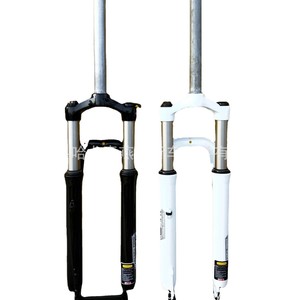 โช้คหน้าจักรยานเสือภูเขา 26 นิ้ว กึ่งอะลูมิเนียม TPR ล็อคด้วยมือ สปริงขด ดูดซับแรงกระแทก แกน QR สีดำขาว - Product Image 2