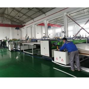 Machine de feuille creuse de <span class=keywords><strong>Polycarbonate</strong></span> de 4 <span class=keywords><strong>mm</strong></span> -16mm X type PC tripe-wall de couleur personnalisée - Product Image 5