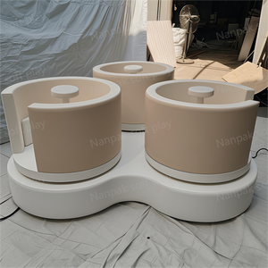 Simpatiche attrezzature carosello da interno bianco Beige rosa per feste per bambini evento a tre posti elettrico Soft Play giostra a noleggio - Product Image 3