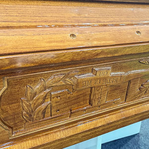 Ataúd de Madera Tallado con la Inscripción 'Crede In Me', Económico y de Alta Calidad - Product Image 4