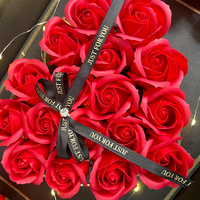 Caja de Regalo Romántica de Rosas de Jabón con Luces LED Set de Regalo Amor Profundo Arreglo I LOVE YOU para Día de San Valentín Cumpleaños Aniversario